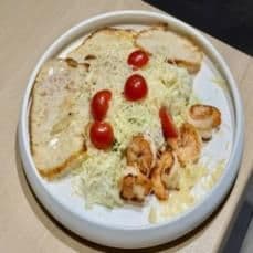 Салат Цезарь с креветками