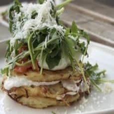 Драники с сёмгой слабой соли и яйцом пашот