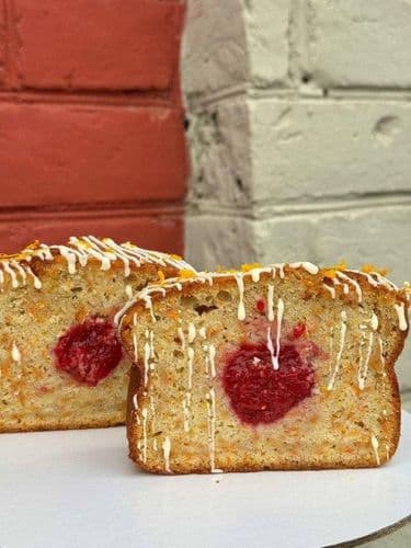 Кекс морковный с малиновым кули