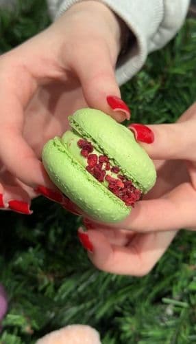 Макаронс "Фисташка-малина"