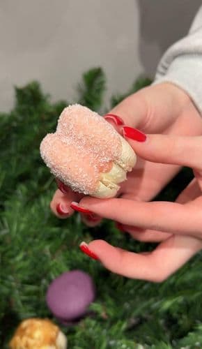 Макаронс "Кокос-клубника"