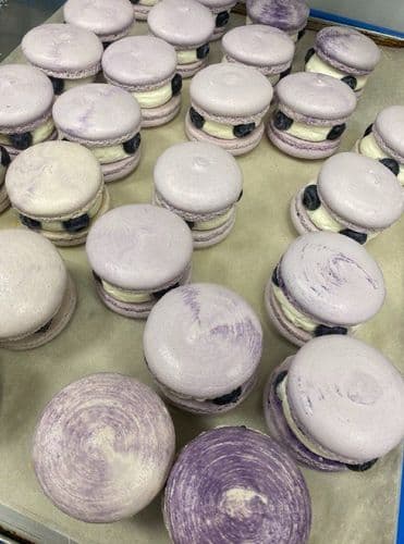 Макаронс XL с голубикой или малиной